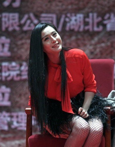 �����������ʺ�ɫ��װ�����ɫ��ëȹ������ʮ���Ը��ջ�