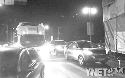 夜间也堵车