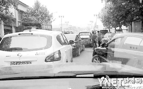 白天更是水泄不通