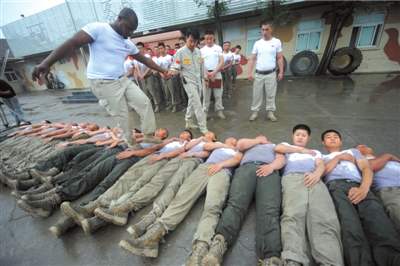 中国魔鬼保镖训练营之称的天骄学院训练组图